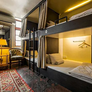 Capsule hotel Atelier 