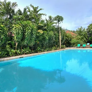 Hotel Raja Gardens **